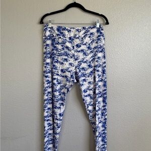 LuLaRoe Blue and Cream Textured Leggings